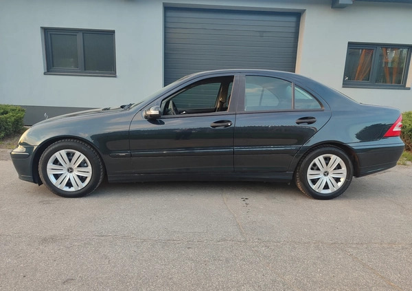 Mercedes-Benz Klasa C cena 18200 przebieg: 238177, rok produkcji 2004 z Starachowice małe 191